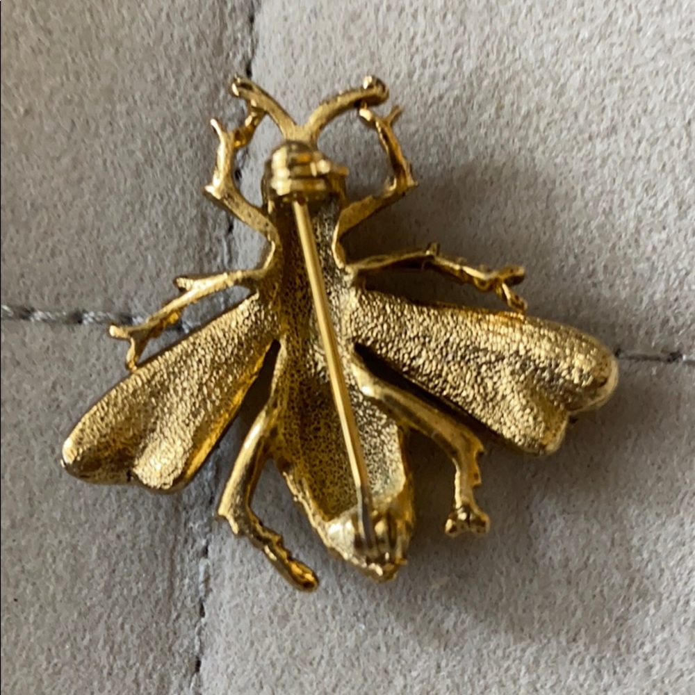 Small Rhinestone Bee Brooch - Picture 2 of 2